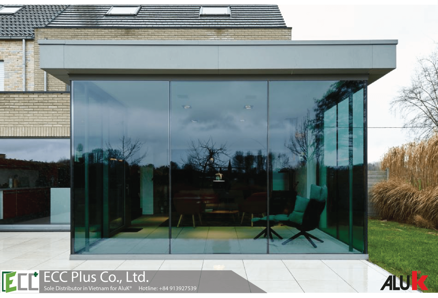 Cửa Kính Tinh Tế Trong Không Gian Kiến Trúc Rustic