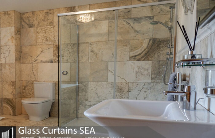 Thiết kế cửa kính không khung cho phòng tắm nhỏ