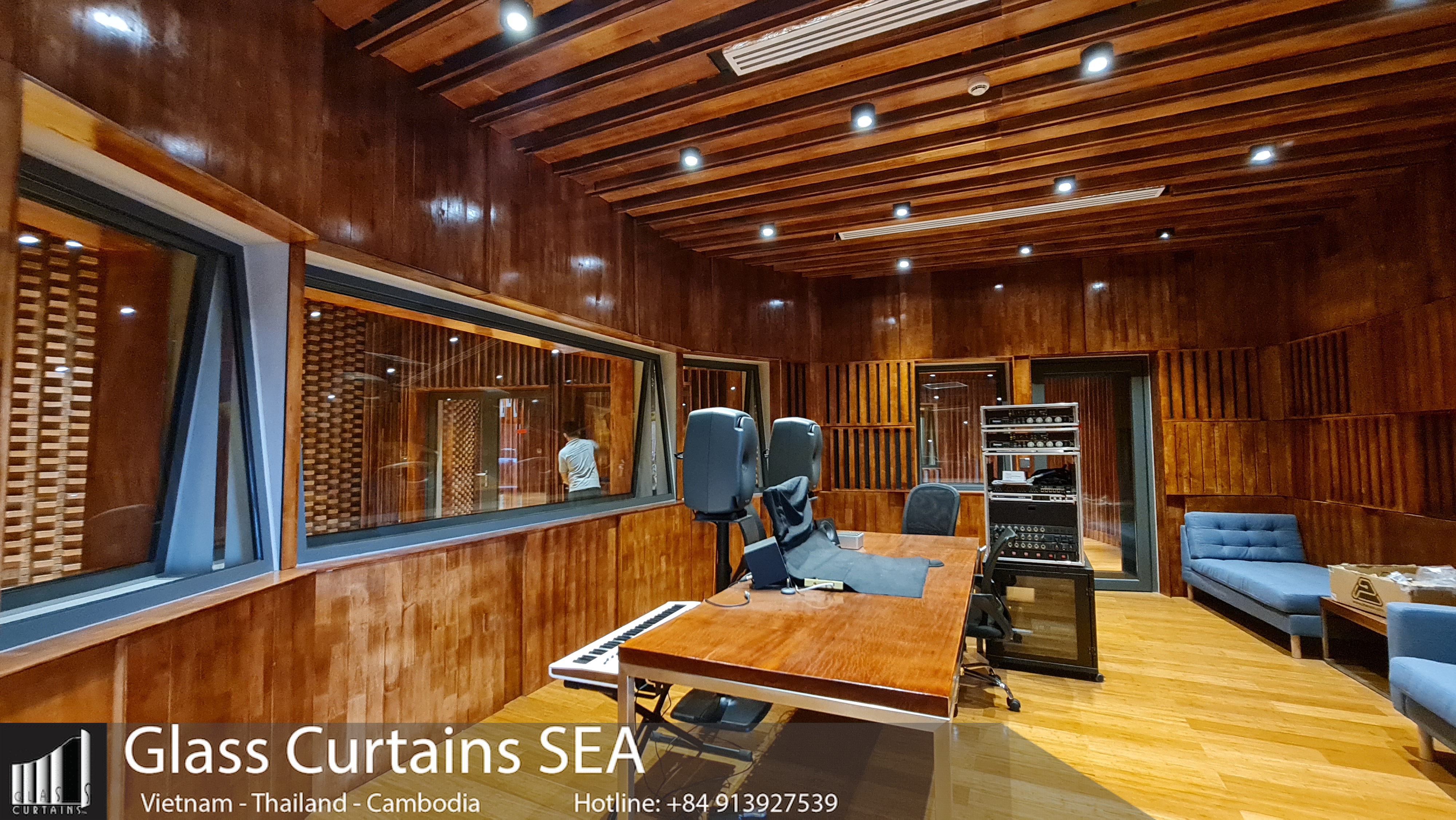 Cua Nhom Kinh Du An Combodia (17)