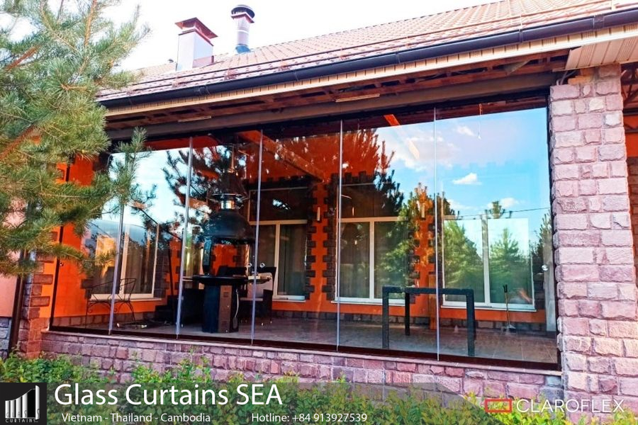 Cửa kính theo phong cách công nghiệp – Lựa chọn tối ưu cho showroom hiện đại