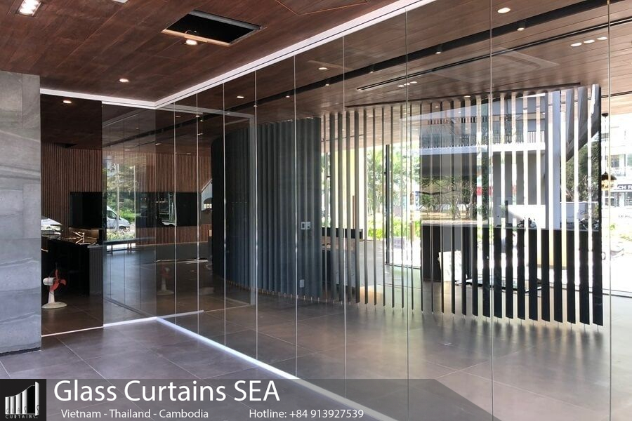 Kết hợp cửa kính sang trọng với nội thất theo phong cách Tây Âu