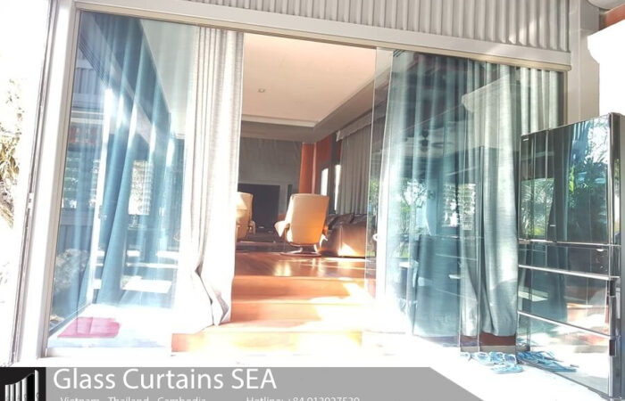 Mẫu cửa xếp trượt 5 cánh kính cao cấp cho biệt thự, showroom