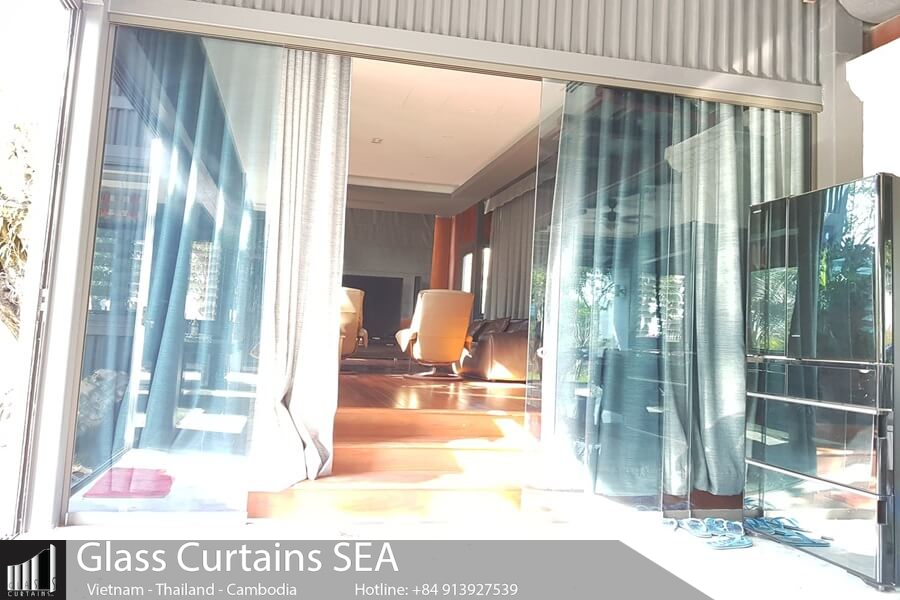 Mẫu cửa xếp trượt 5 cánh kính cao cấp cho biệt thự, showroom